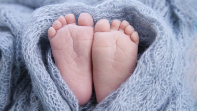 nouveau-ne-pieds