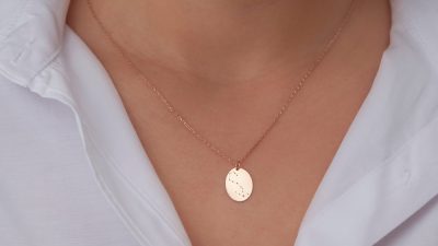 collier femme signe astrologique