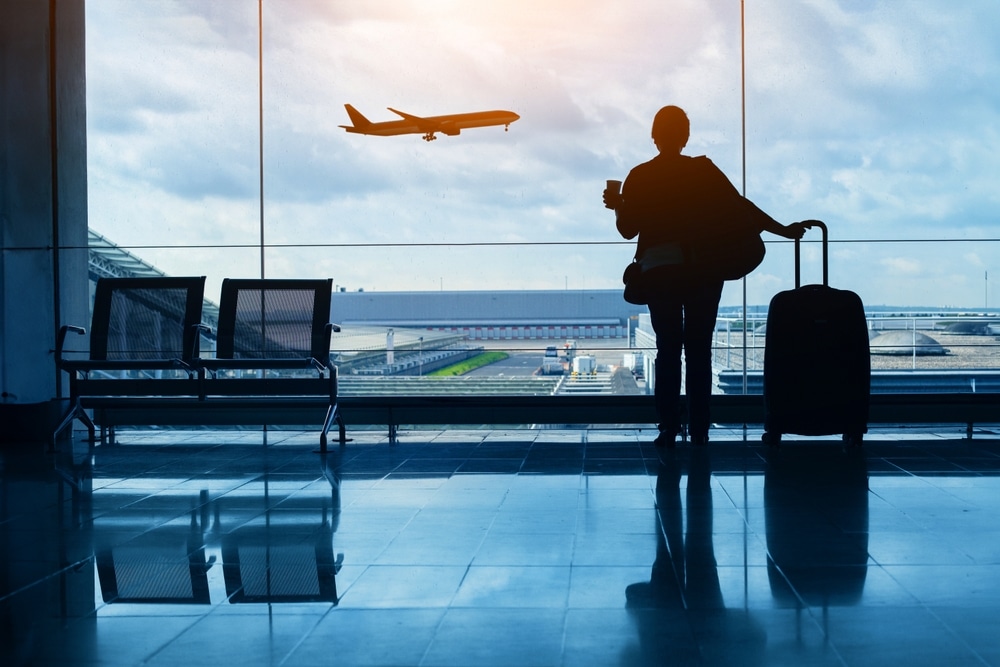 femme attente avion
